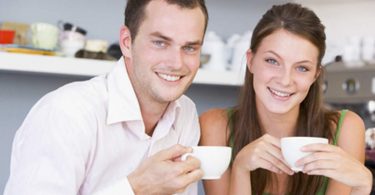 Paare finden sich auf Dating Cafe