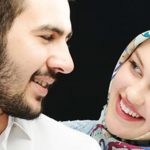 Muslimisches Paar findet sich auf Muslima