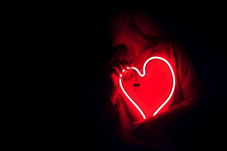Zombieing mehr als nur ein unangenehmer Online-Dating-Trend