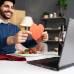 Singles: Online, Mobile und Digital Dating in der Zukunft auswählen Singles: Online, Mobile und Digital Dating in der Zukunft