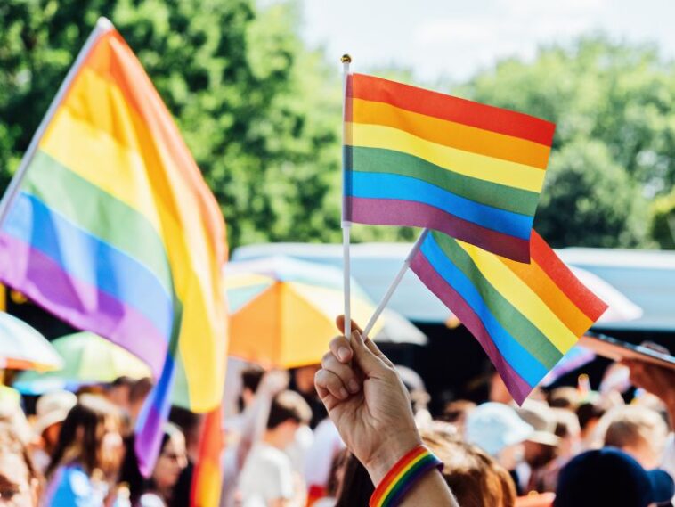 Swipe & Pride: Wie Online-Dating den Pride-Month bereichert